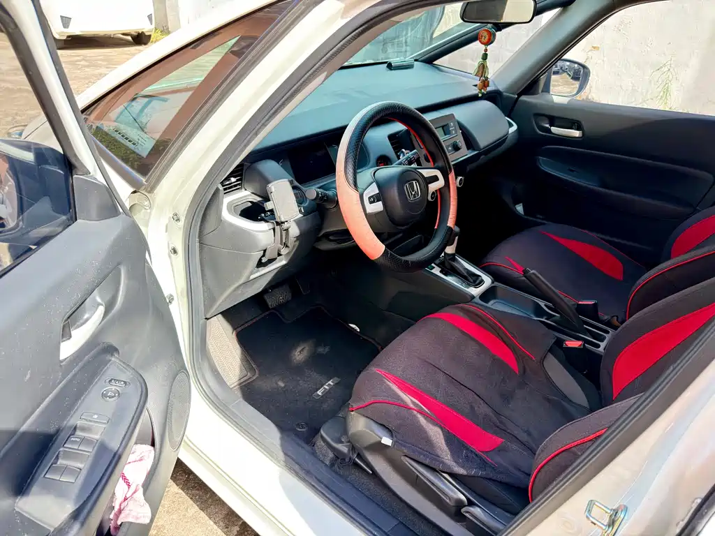 Honda Fit — миниатюра 8