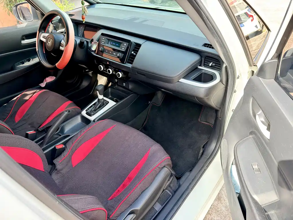 Honda Fit — миниатюра 9