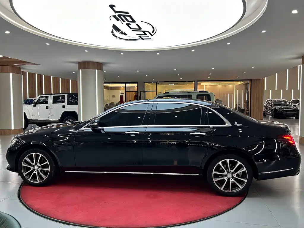 Mercedes-Benz E-Class — миниатюра 8