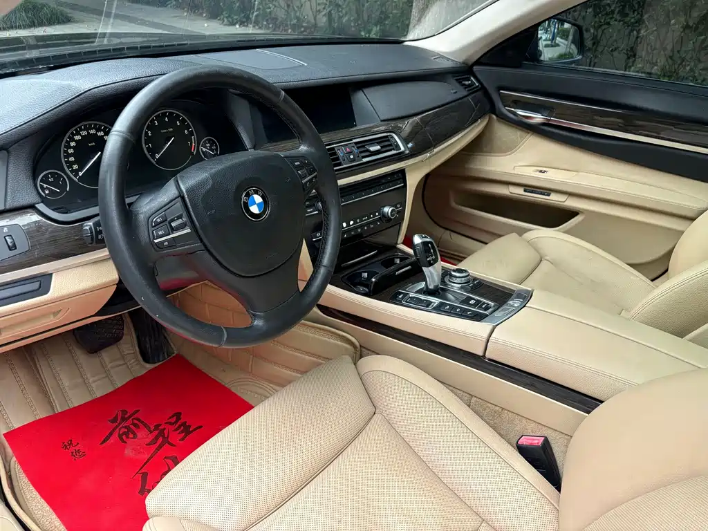 BMW 7 Series — миниатюра 5