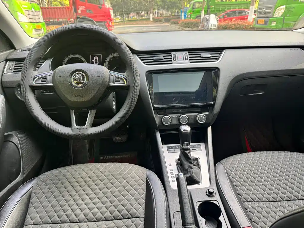 Skoda Octavia 2019 TSI230 DSG Luxury V