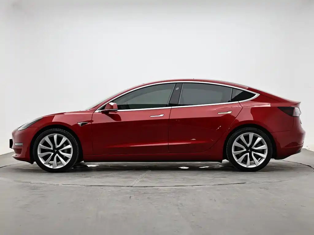 Tesla Model 3 — миниатюра 6