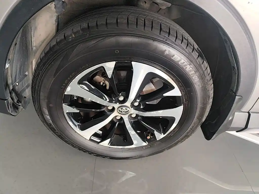 Toyota RAV4 — миниатюра 23