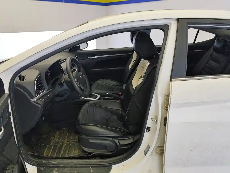 Hyundai Elantra — миниатюра 9