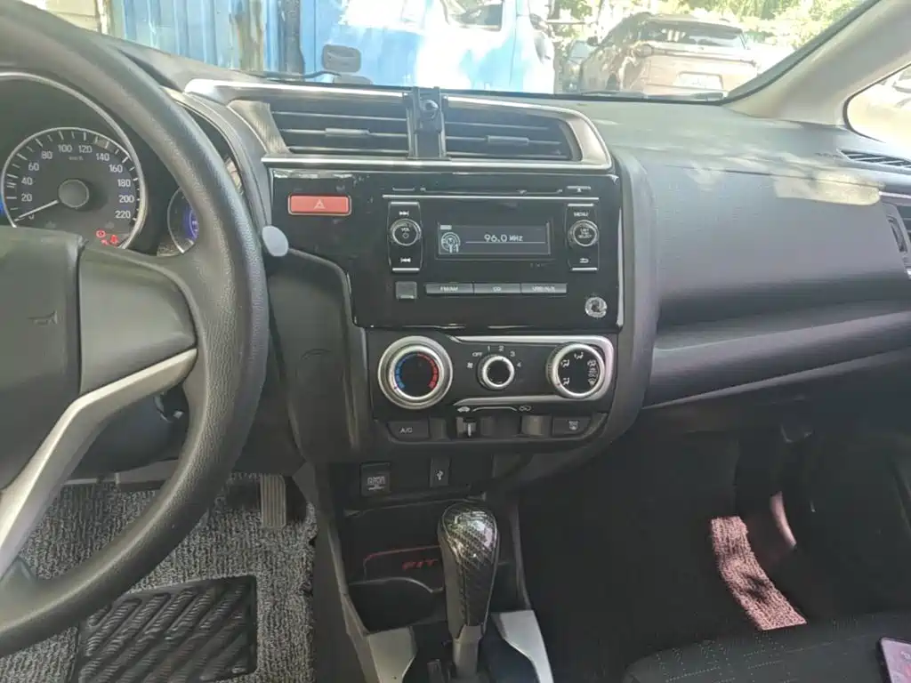 Honda Fit — миниатюра 13