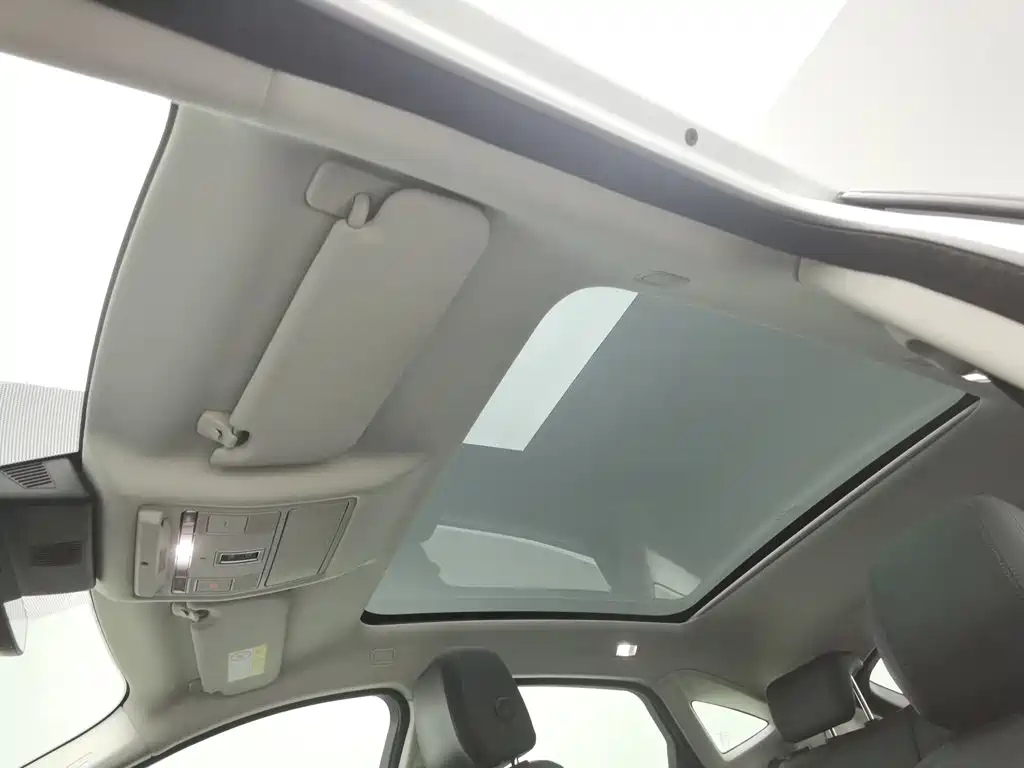 Jaguar E-PACE — миниатюра 14