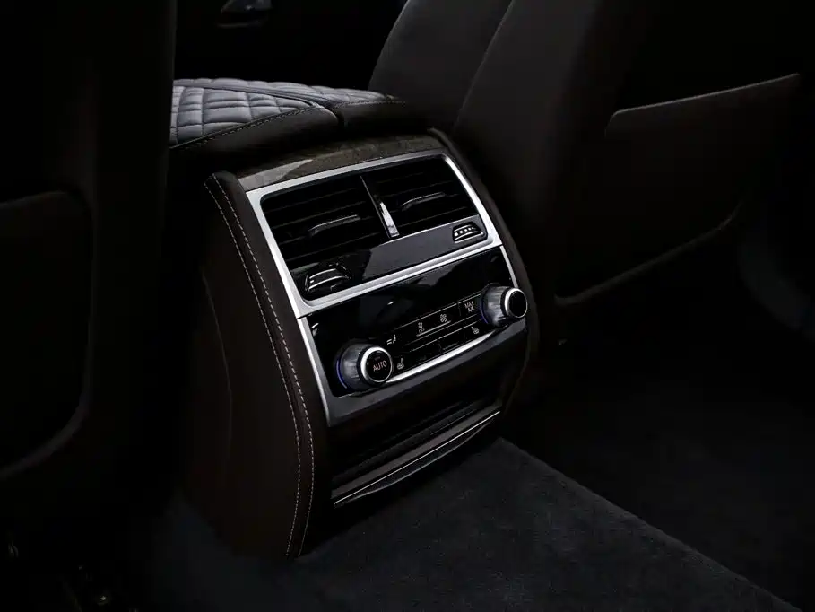 BMW 7 Series — миниатюра 18