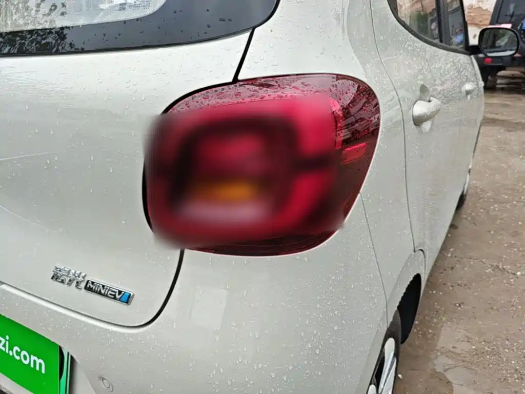 Wuling MINIEV — миниатюра 8