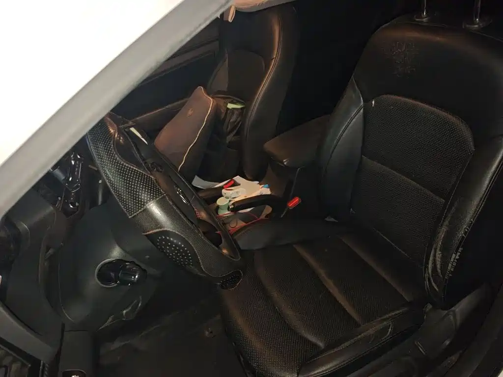 Hyundai Elantra — миниатюра 8