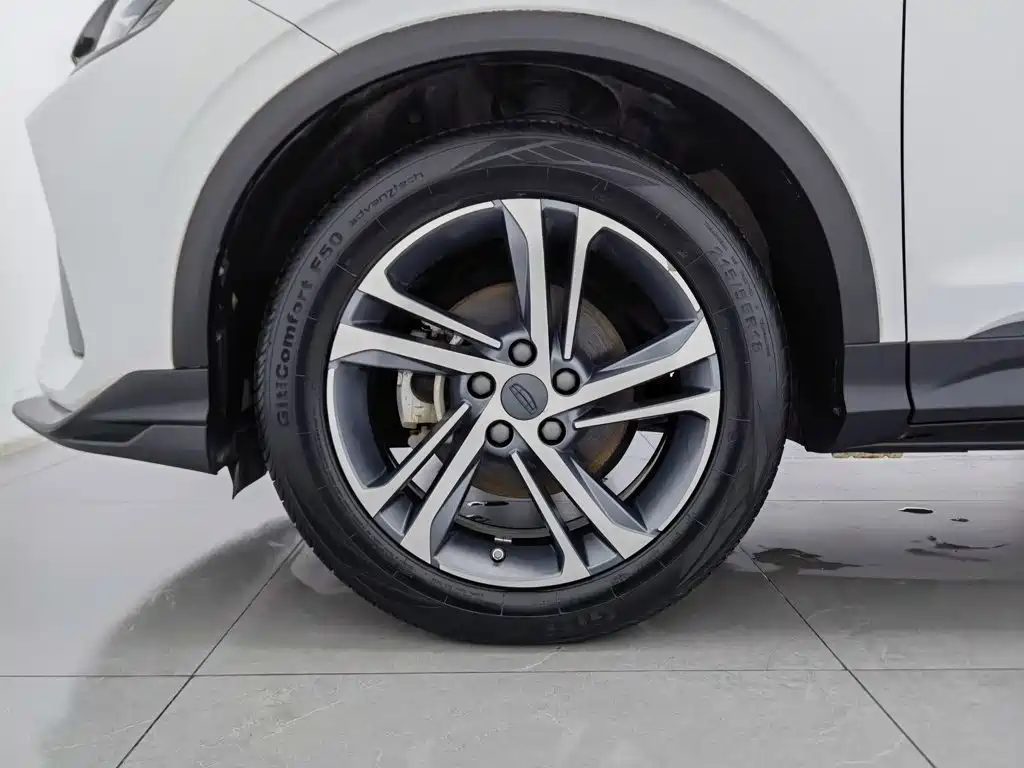 Geely Binyue — миниатюра 17
