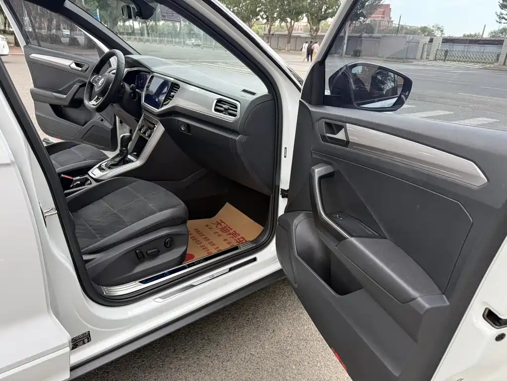 Volkswagen T-Roc — миниатюра 17