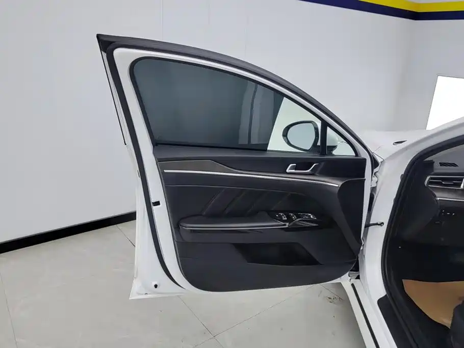 Kia K5 — миниатюра 7