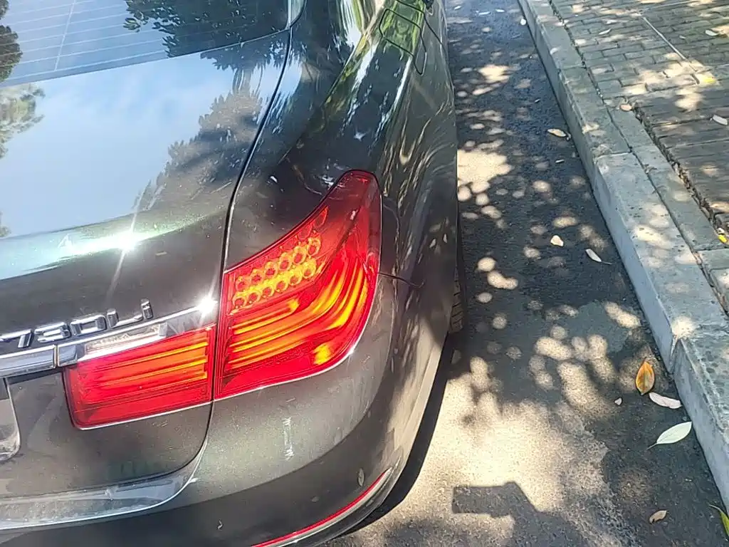 BMW 7 Series — миниатюра 8