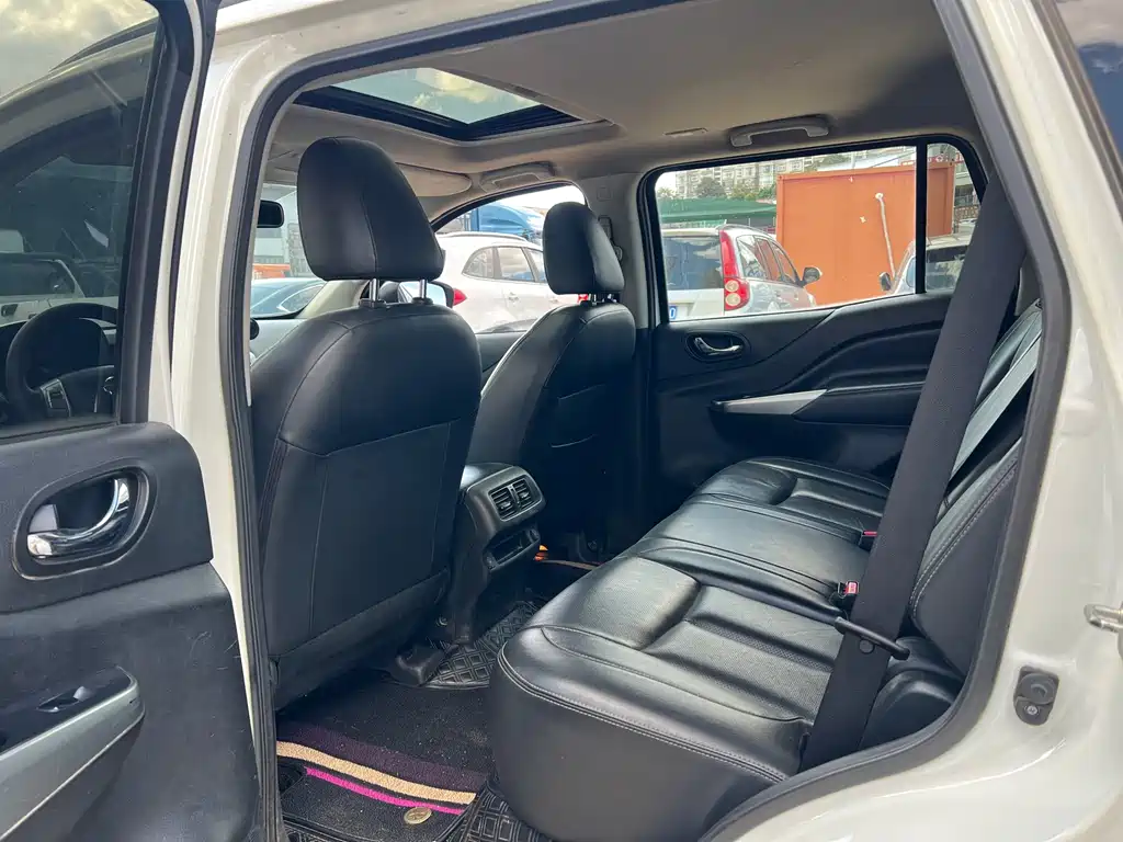Nissan Terra — миниатюра 7