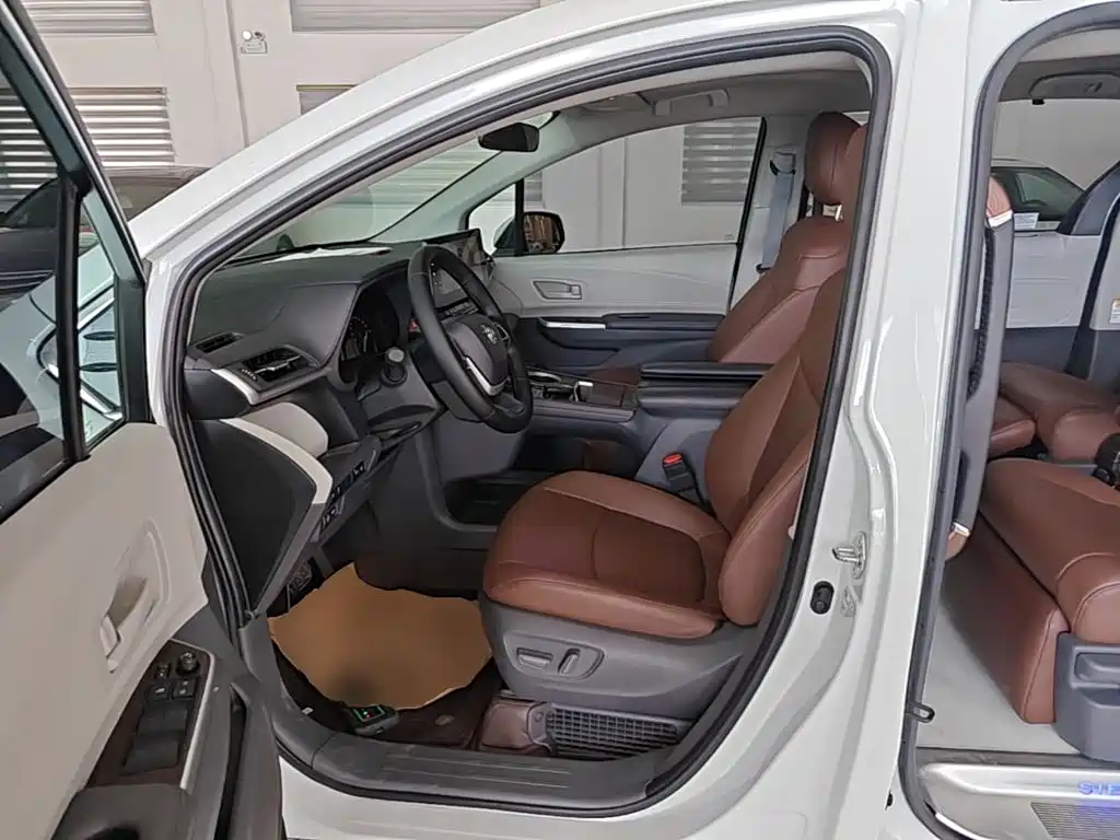 Toyota Sienna — миниатюра 16