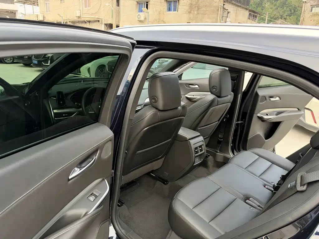 Cadillac XT4 — миниатюра 8