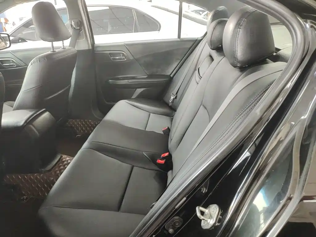 Honda Accord — миниатюра 17