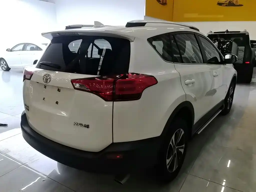 Toyota RAV4 — миниатюра 7