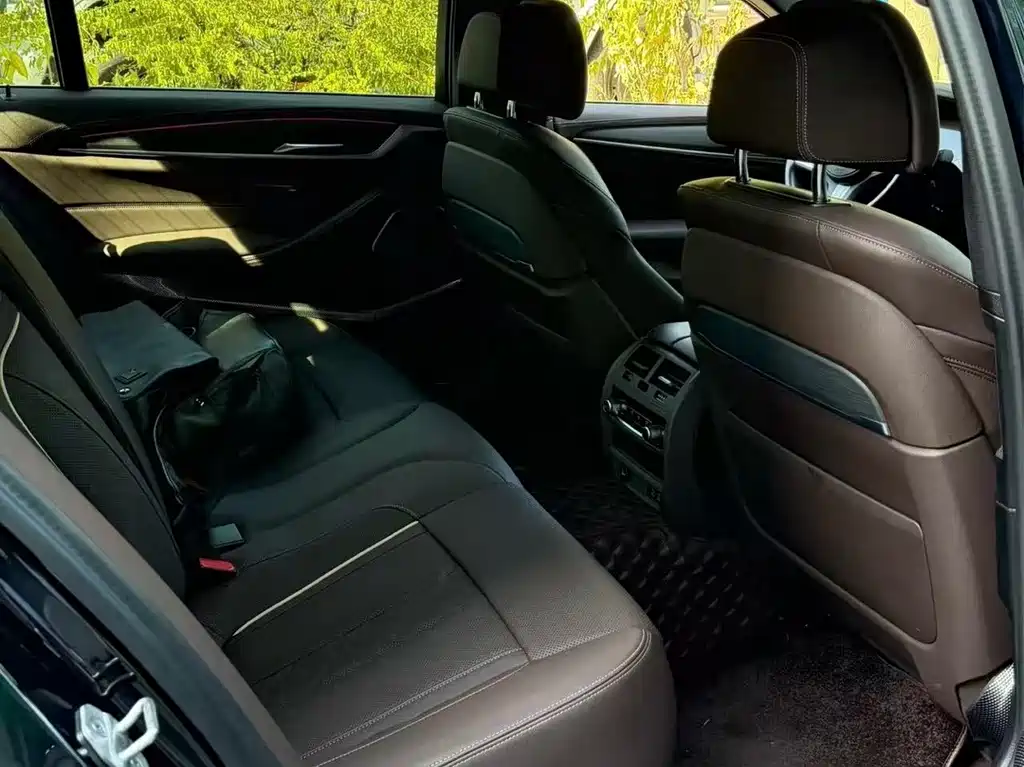 BMW 5 Series — миниатюра 4