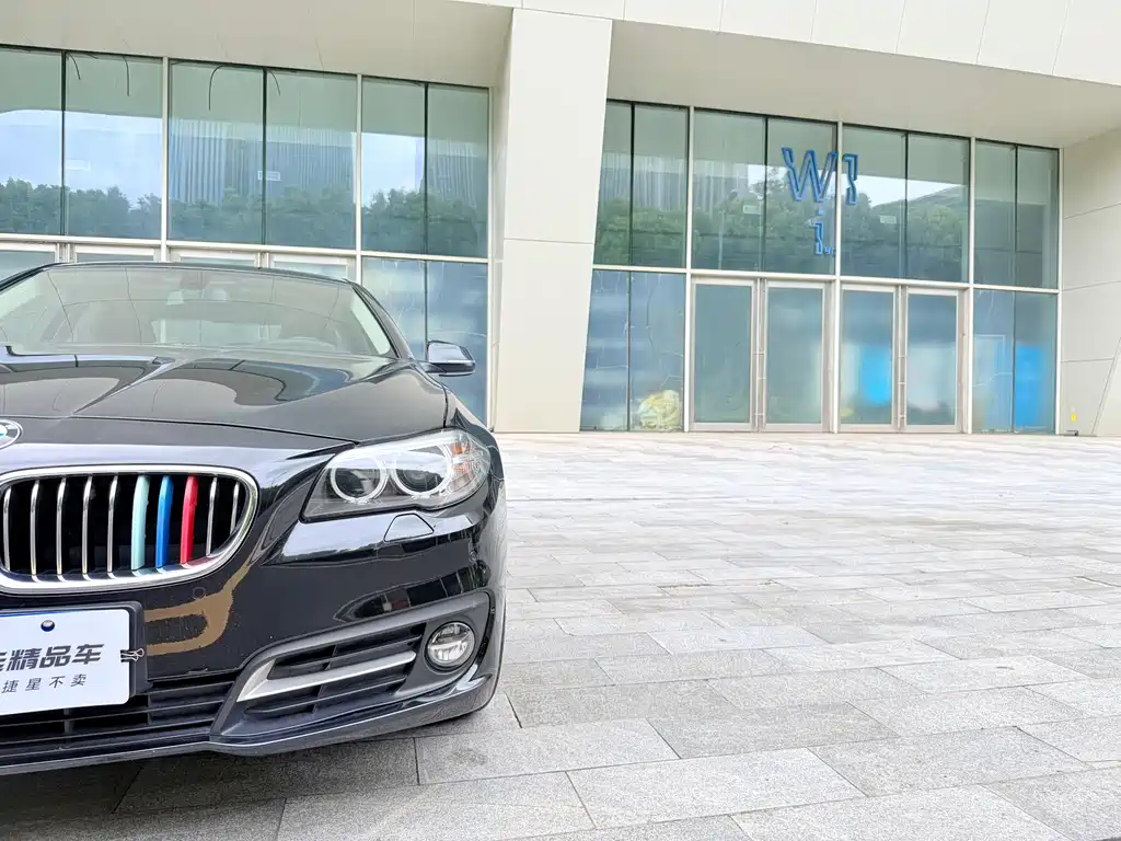 BMW 5 Series — миниатюра 9
