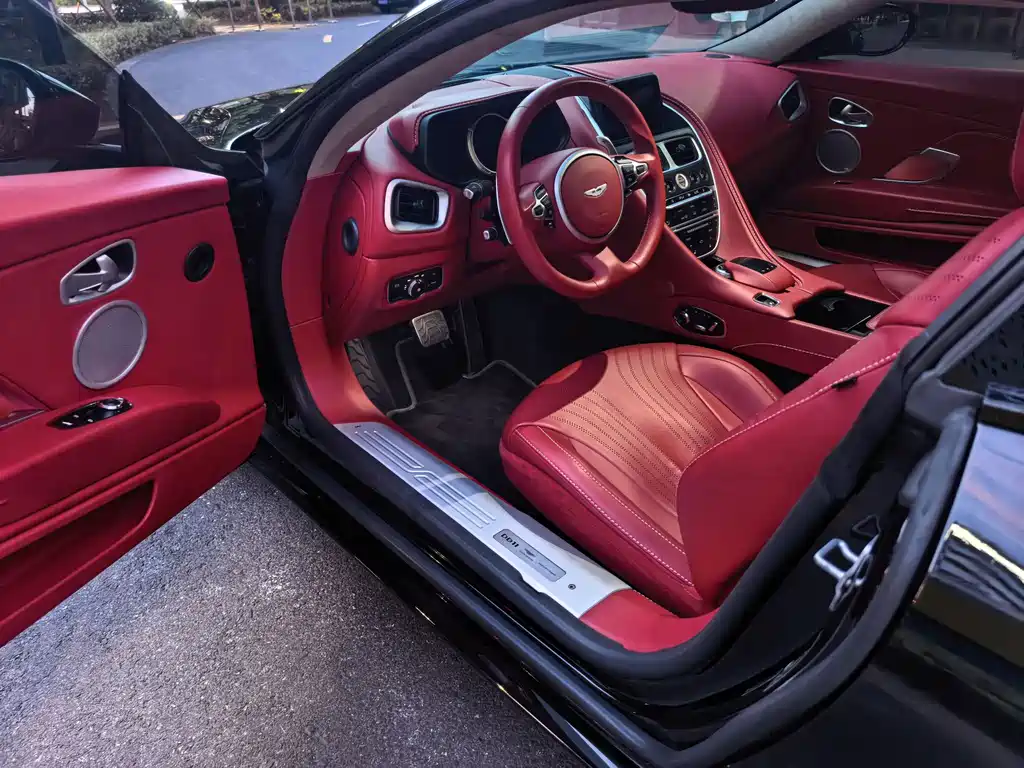 Aston Martin DB11 2019 4.0T V8 Coupe