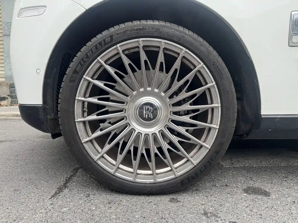 Rolls-Royce Cullinan — миниатюра 16