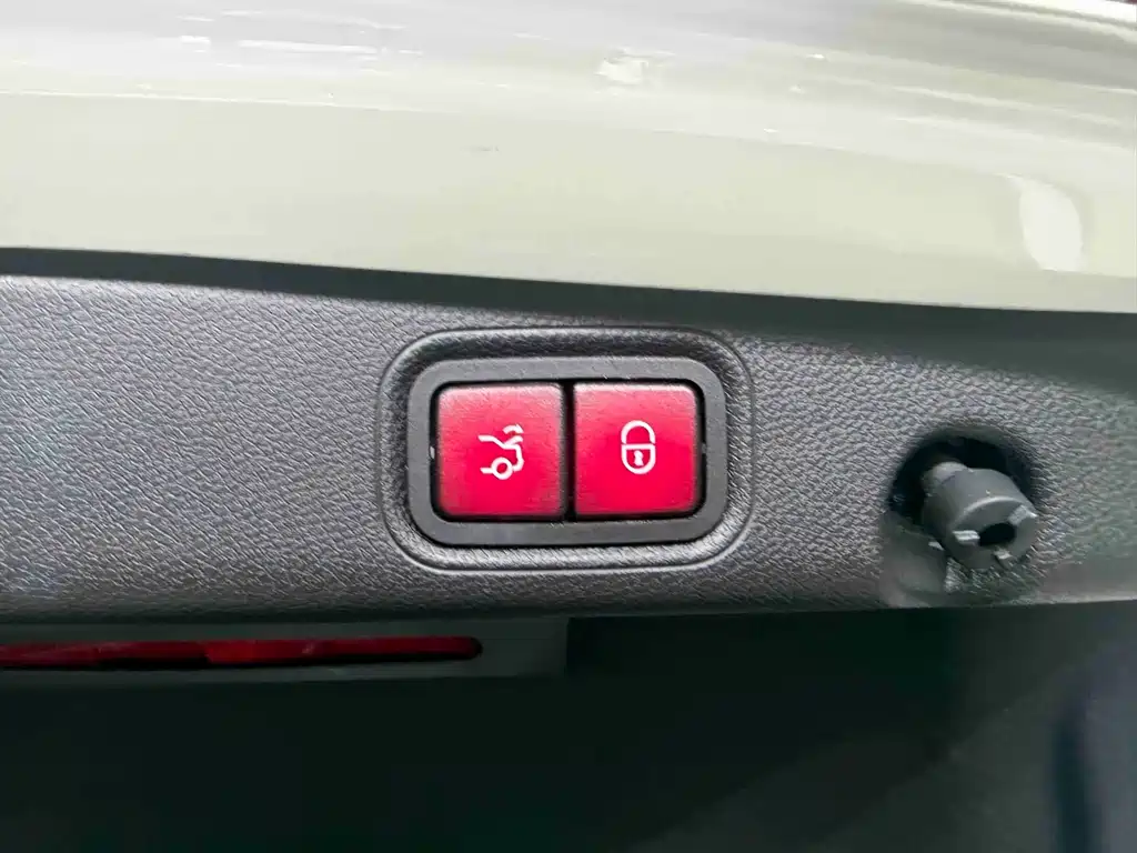 Mercedes-Benz E-Class — миниатюра 17