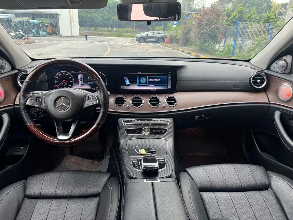 Mercedes-Benz E-Class — миниатюра 6
