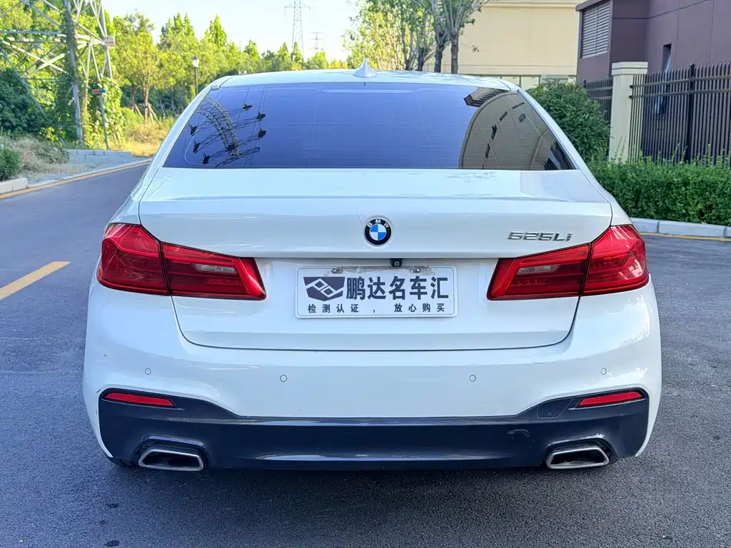 BMW 5 Series — миниатюра 8