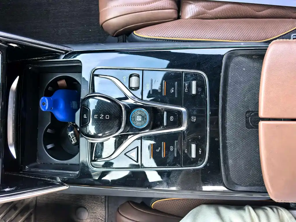 BYD Tang New Energy — миниатюра 10