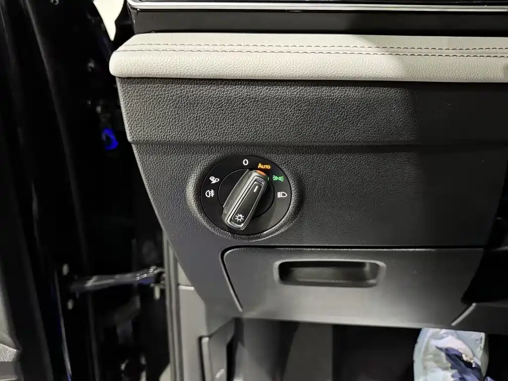 Volkswagen Tiguan L PHEV — миниатюра 18