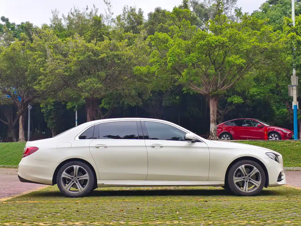 Mercedes-Benz E-Class — миниатюра 4