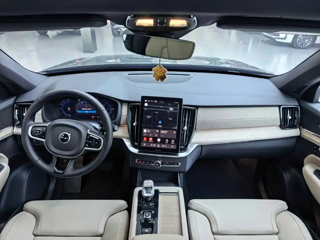 Volvo XC90 PHEV — миниатюра 5