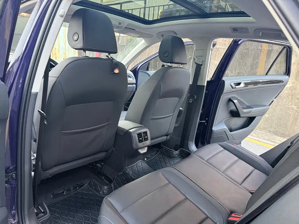 Volkswagen T-Roc — миниатюра 11