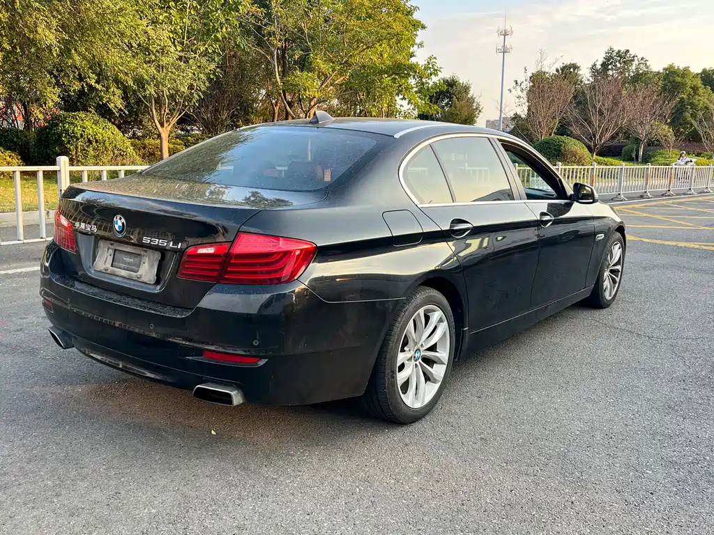 BMW 5 Series — миниатюра 14