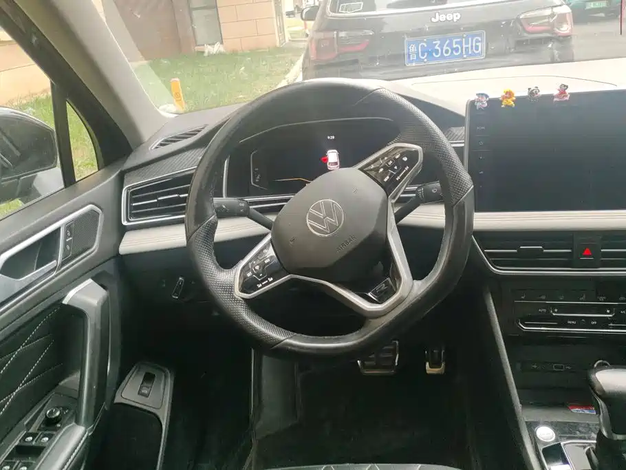 Volkswagen Tiguan L — миниатюра 15