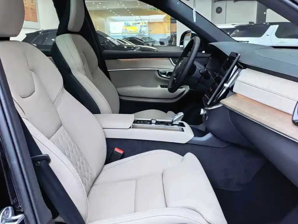 Volvo XC90 PHEV — миниатюра 8