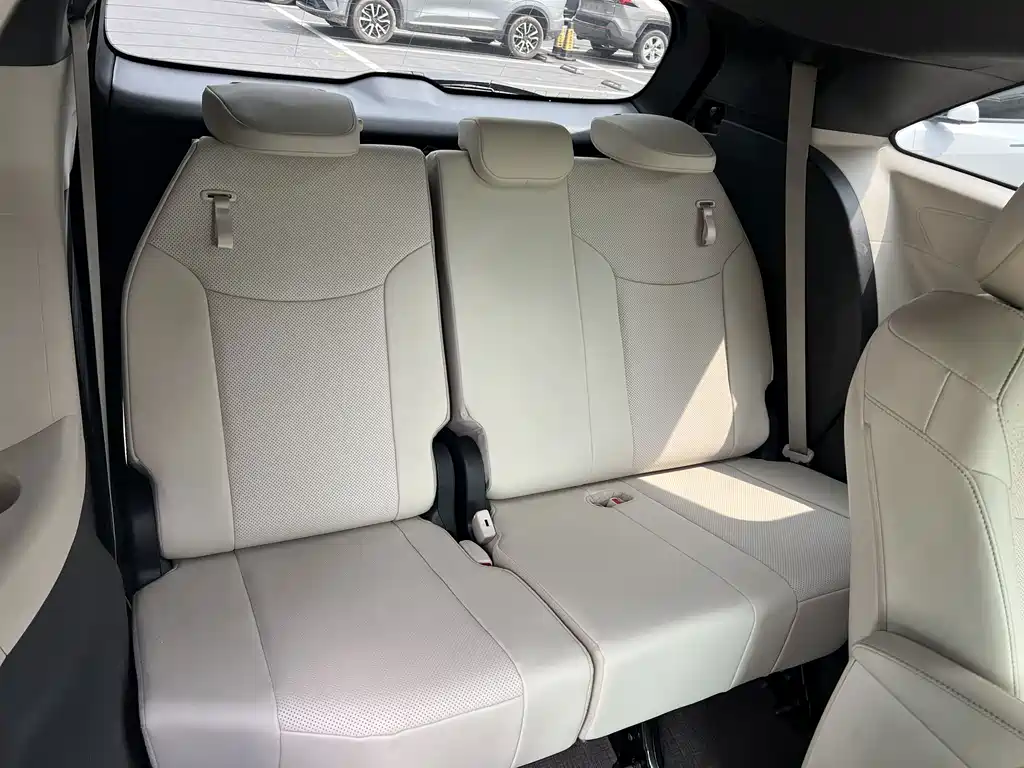 Toyota Sienna — миниатюра 13