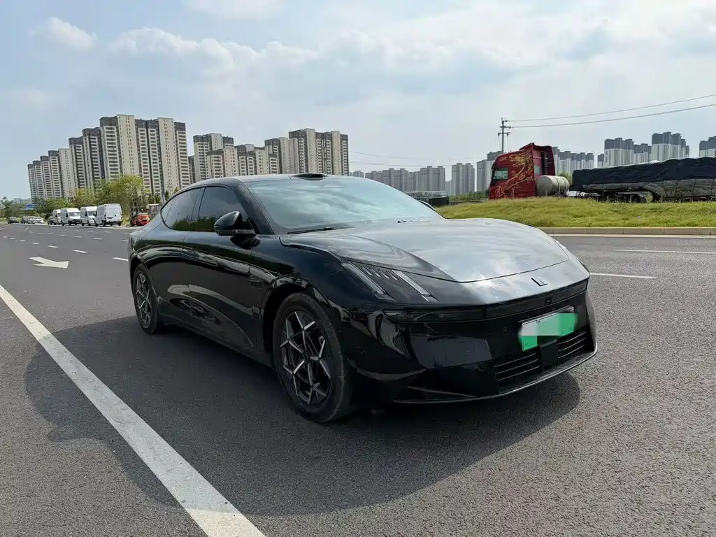 Lynk & Co 10 — миниатюра 3