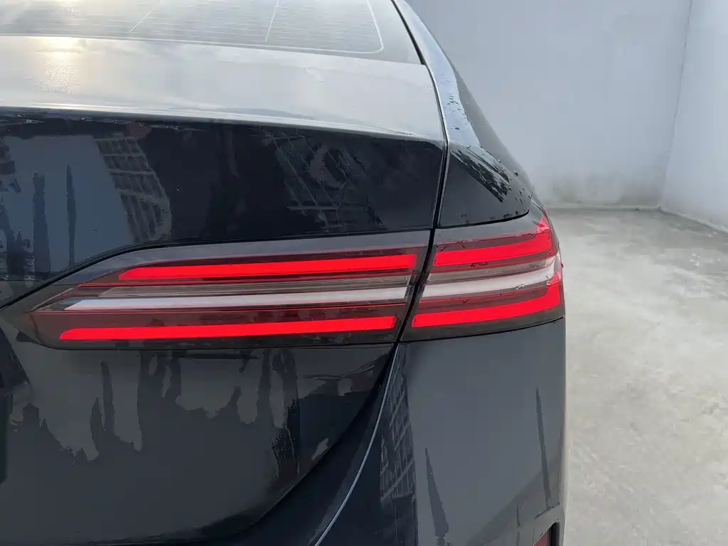 BMW 5 Series — миниатюра 10