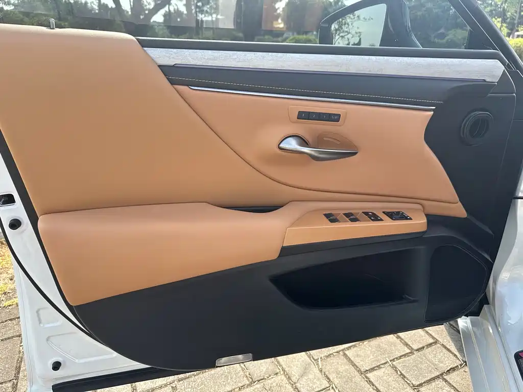 Lexus ES — миниатюра 13