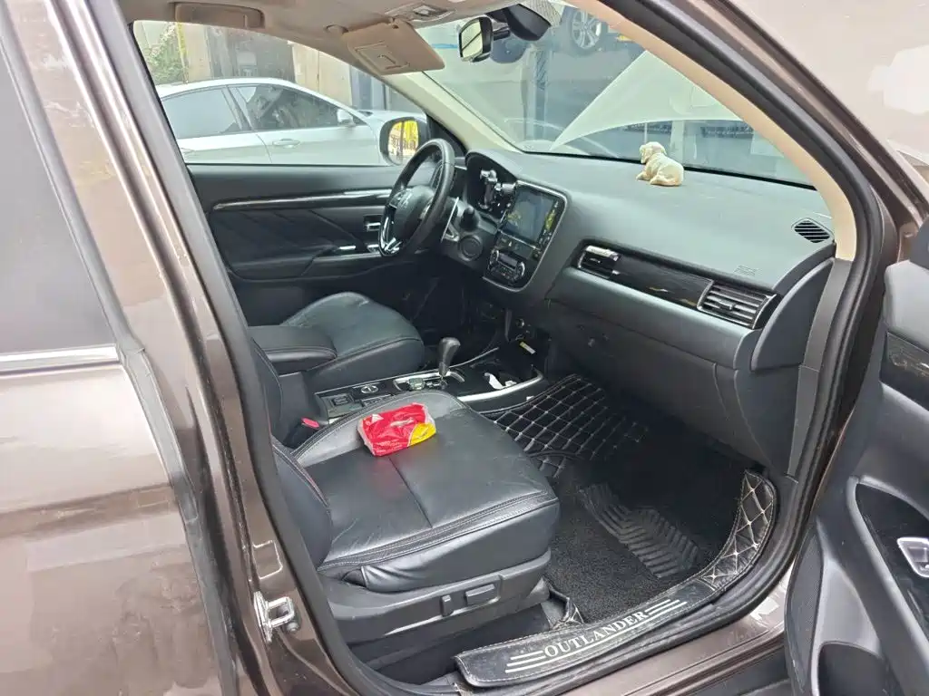 Mitsubishi Outlander — миниатюра 19
