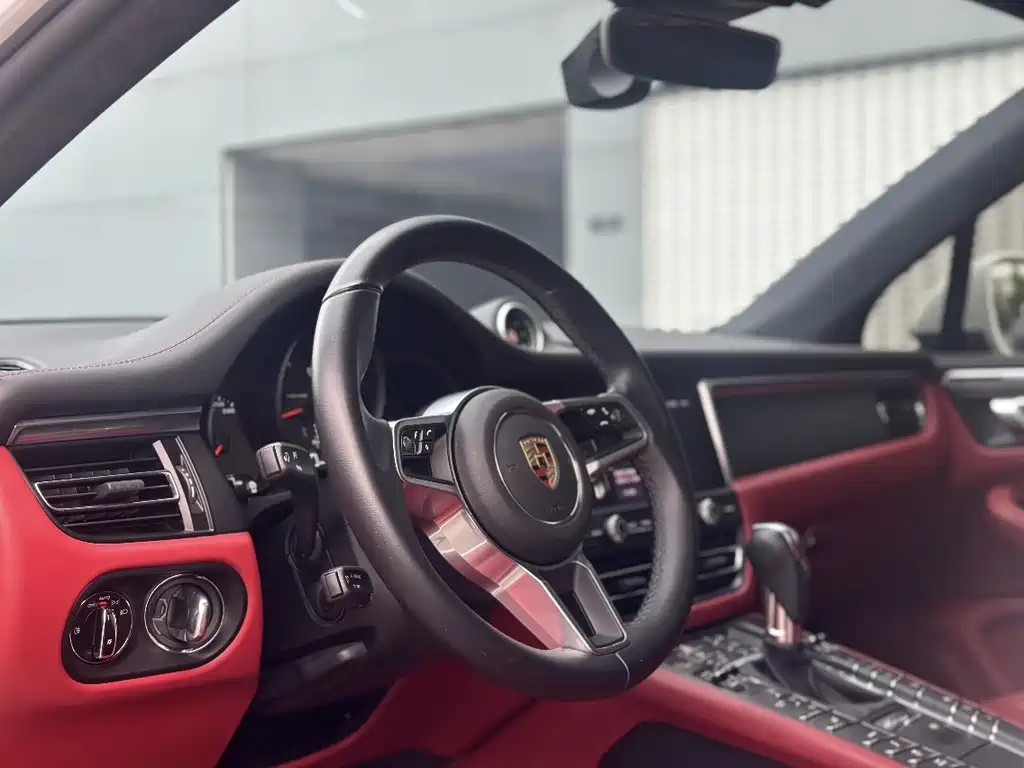 Porsche Macan — миниатюра 4