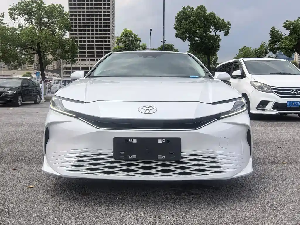Toyota Camry 2024 2.0E Elite