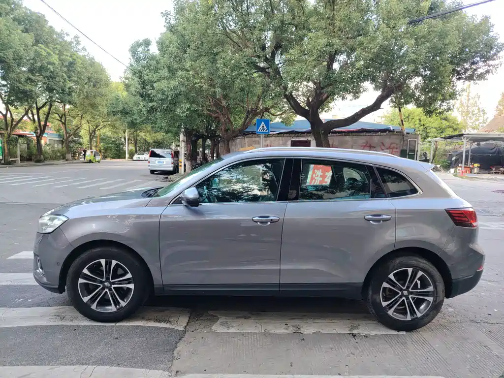 Borgward BX7 — миниатюра 10
