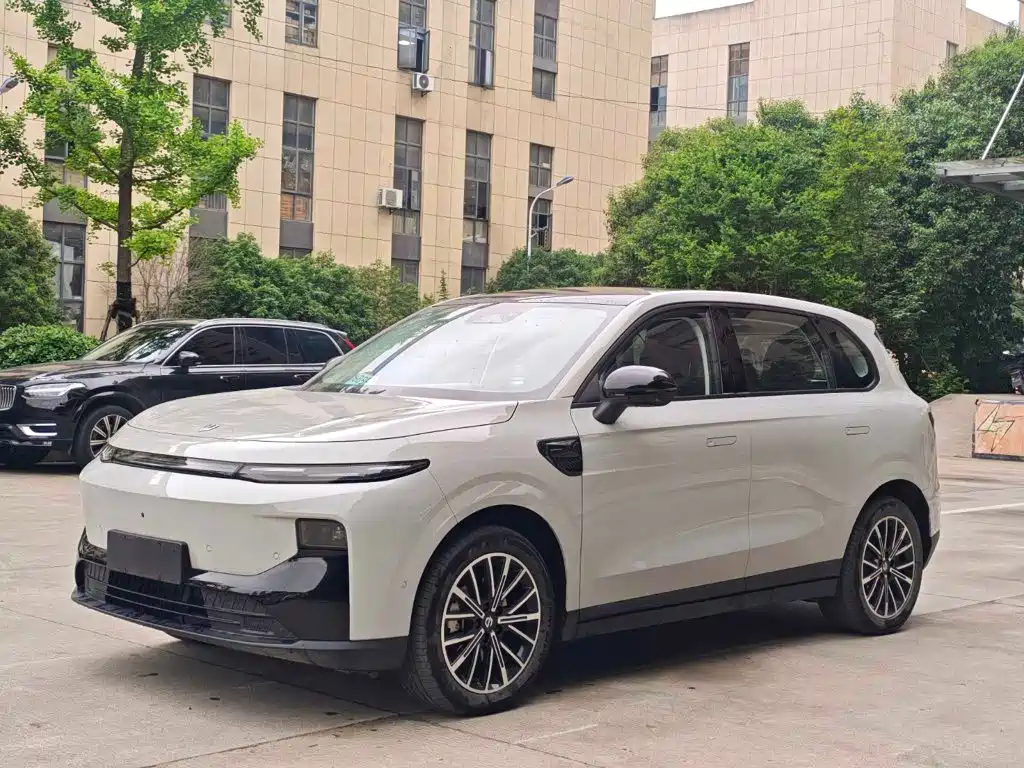 2025 Leapmotor B10 - zdjęcie 1 z 17