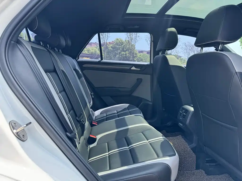 Volkswagen T-Roc 2025 300TSI DSG