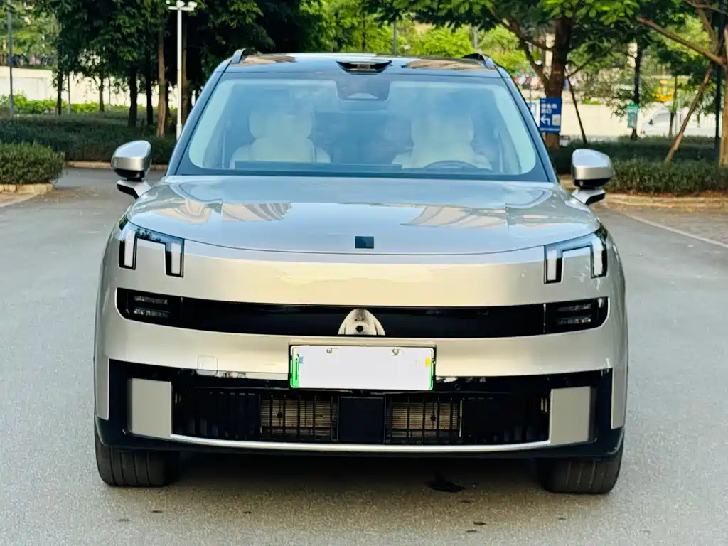 Lynk & Co 900 — миниатюра 2