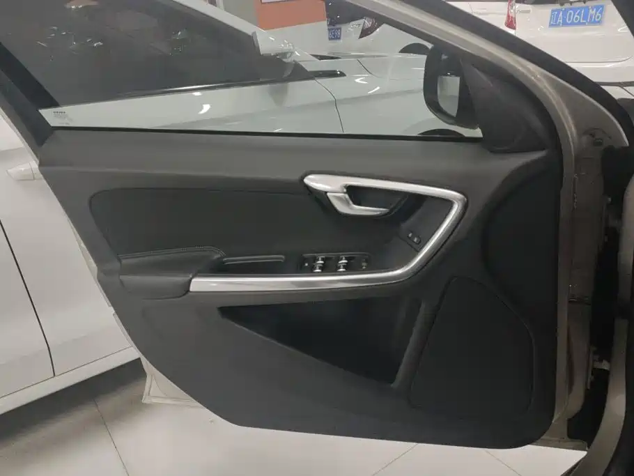 Volvo S60 — миниатюра 7