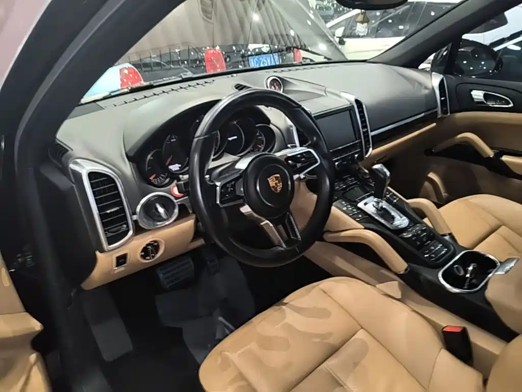 Porsche Cayenne — миниатюра 11